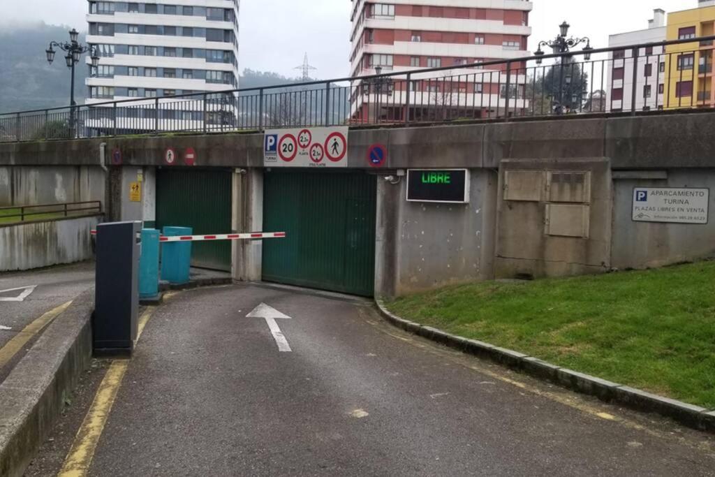 Apartamentos Milán 1 wifi y parking gratuito Oviedo Bagian luar foto