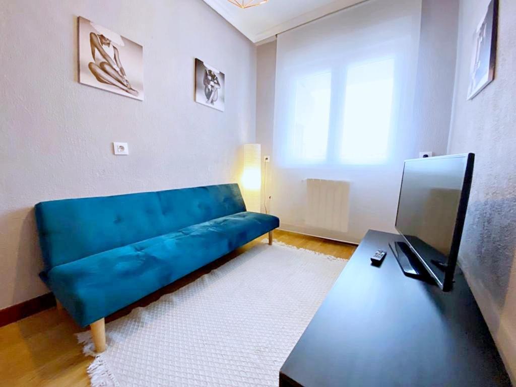 Apartamentos Milán 1 wifi y parking gratuito Oviedo Bagian luar foto
