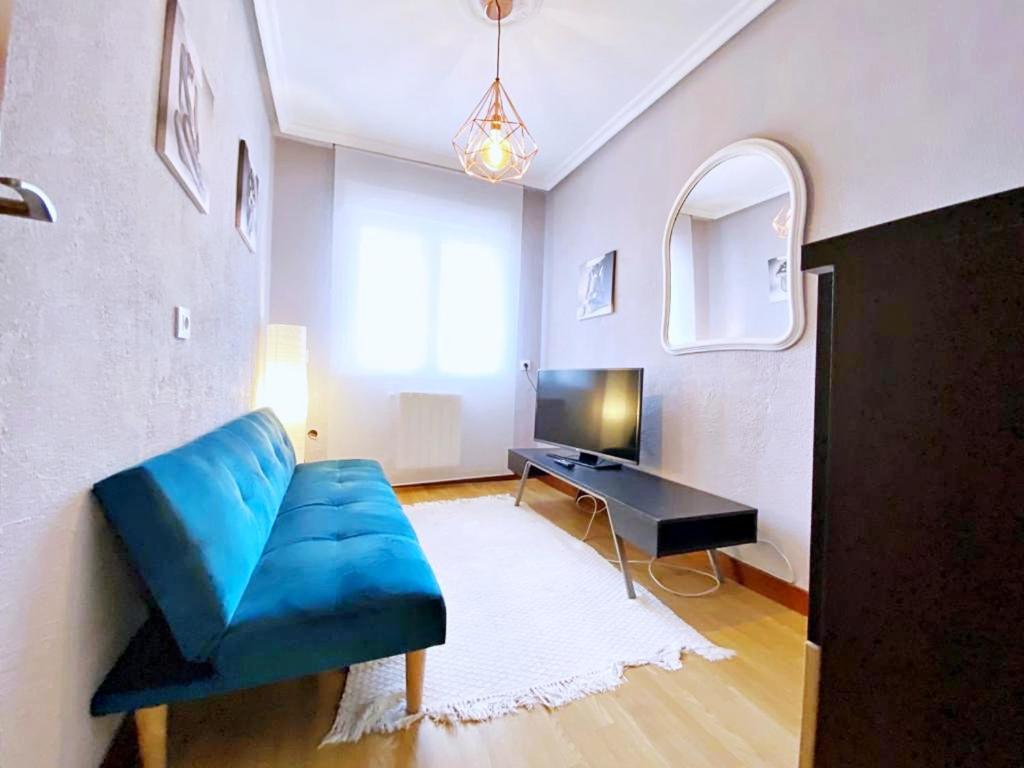 Apartamentos Milán 1 wifi y parking gratuito Oviedo Bagian luar foto